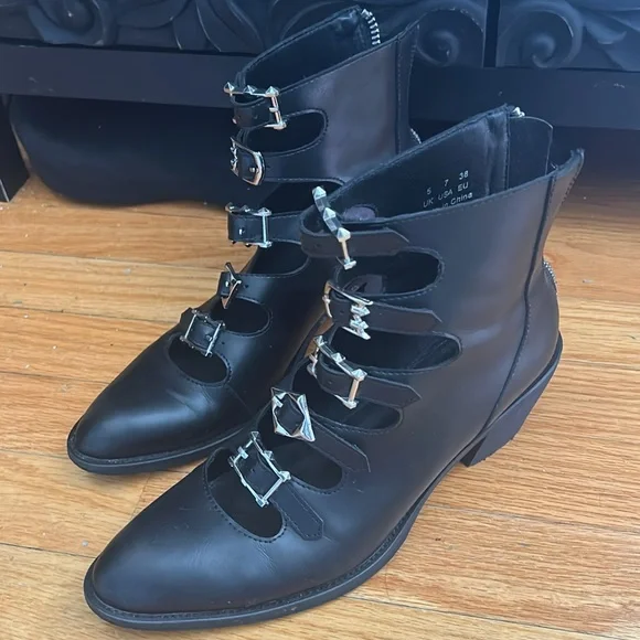 Sz 7 Bridgette Disturbia buckle booties :) - Picture 10 of 13
